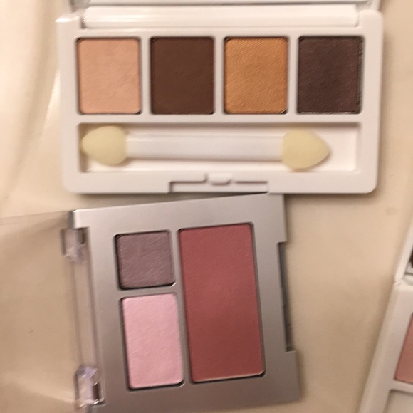 Eye shadow pallets - Picture 2 of 3